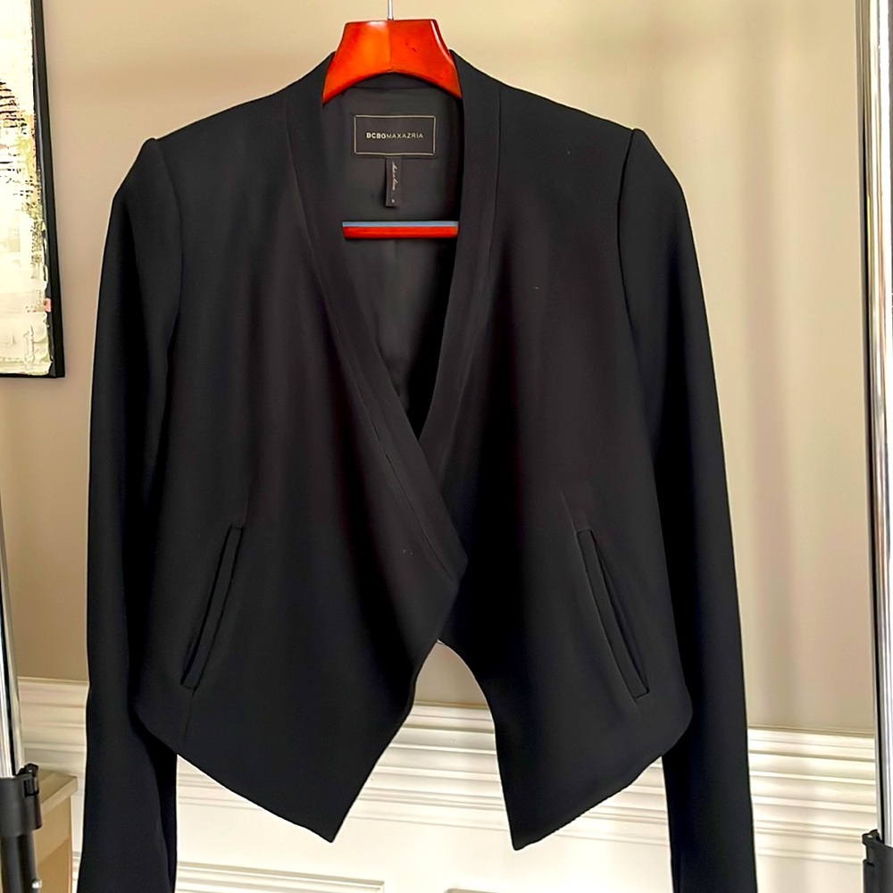 BCBG  cropped blazer